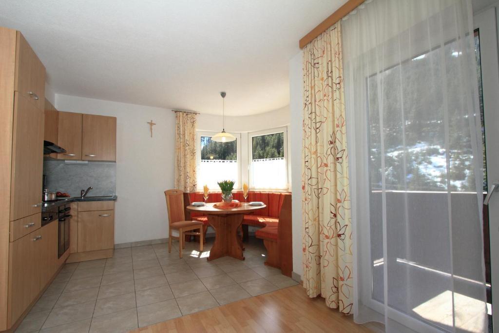 Adlerhof Apartamento Sankt Leonhard im Pitztal Quarto foto